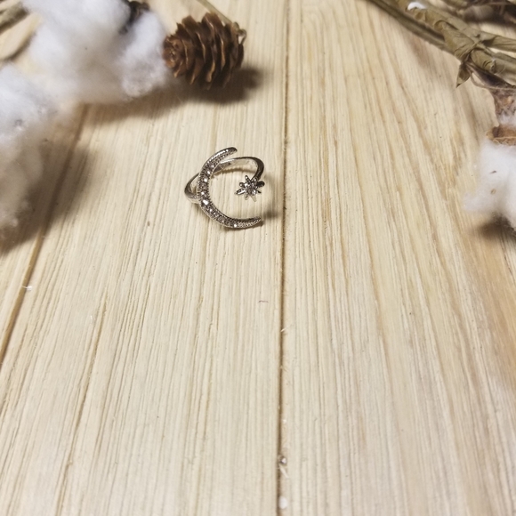🌙⭐Beautiful Star and Moon Adjustable Ring in SILVER 🌙⭐ - Picture 7 of 12